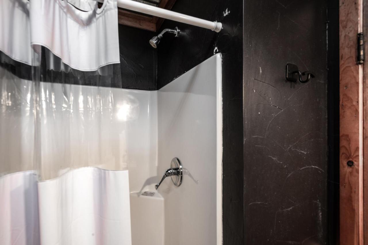 Apache Village 7, Queen Bed, Midtown, Sleeps 2 รุยโดโซ ภายนอก รูปภาพ